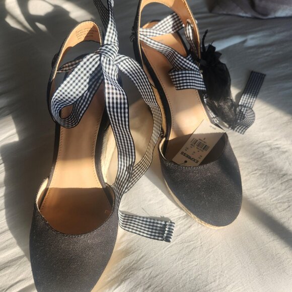 Express NWT Black Espadrille wedge wrap around ankle shoes - Picture 8 of 14